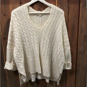 Beautiful Anthropology Olivacesous classic Cream Sweater in Size M like new ❤️